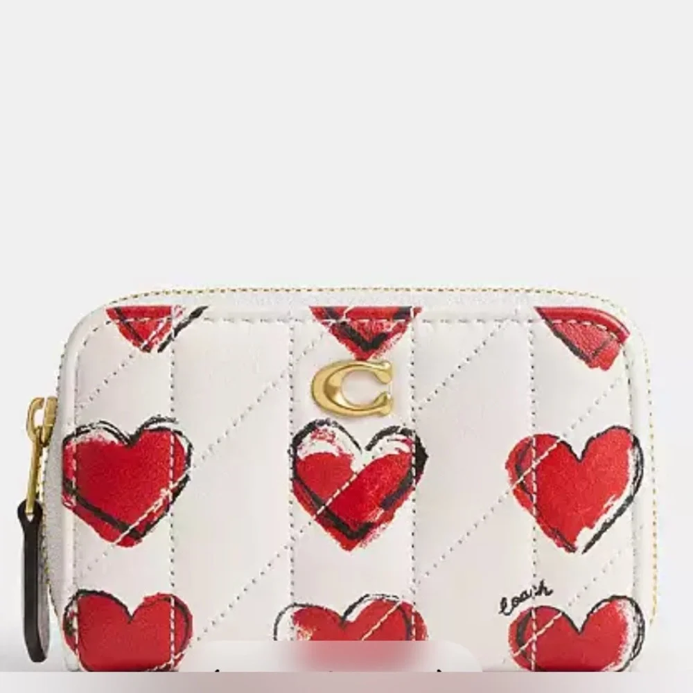 Coach Essential Small Zip Around Card Case Wallet With Quilting And Heart Print